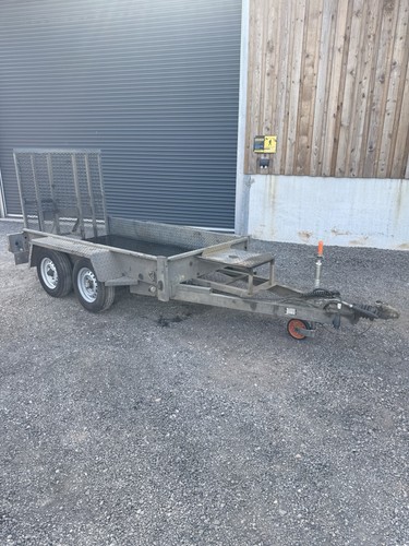 Plant digger trailer - &,
